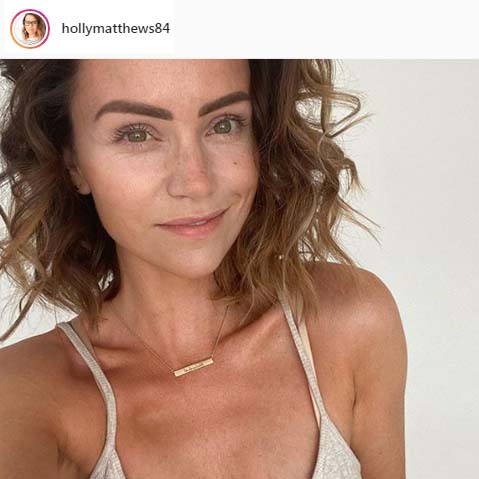 holly matthews wearing mantra unbreakable bar necklace